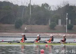  天山鲸鲨队鏖战洞庭黑豹队，赛艇淘汰赛失利，核心复出即建功。新人首发惊艳