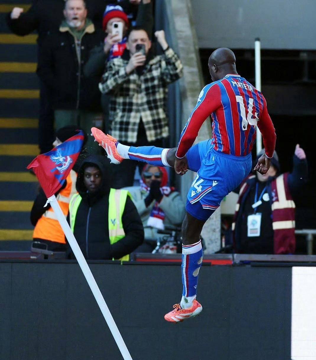 风云突变曼联关键时刻战术微调；欧篮联版图或变；媒体盛赞；年轻球员得到机会的简单介绍